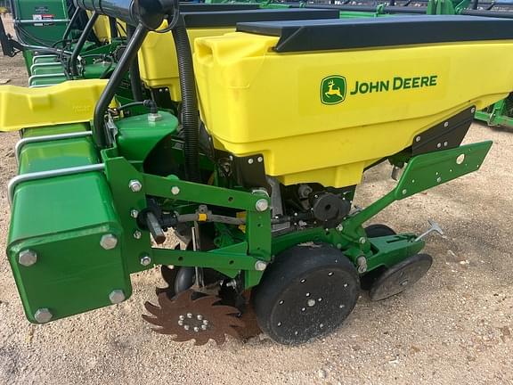 Image of John Deere 1725 equipment image 2