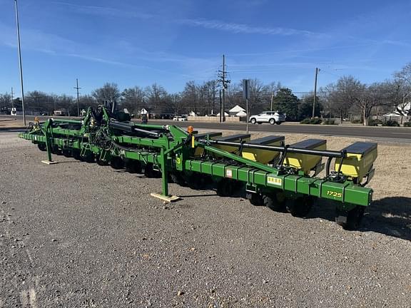 Image of John Deere 1725 equipment image 1