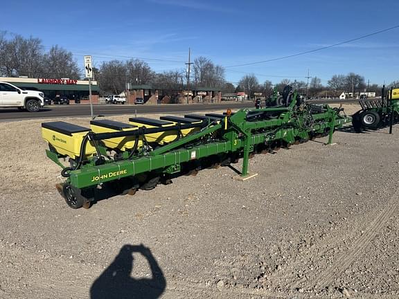 Image of John Deere 1725 equipment image 2