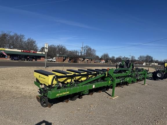 Image of John Deere 1725 Primary image