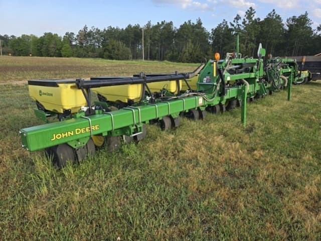 Image of John Deere 1725 equipment image 3