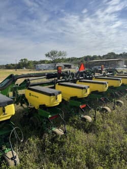 Image of John Deere 1725 equipment image 4