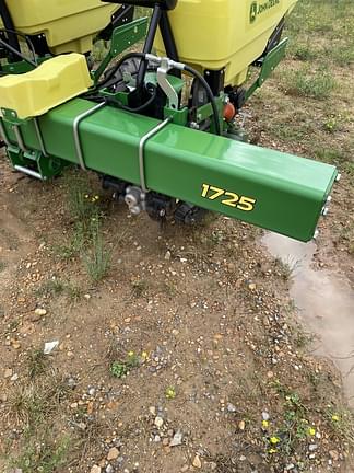 Image of John Deere 1725 Image 1