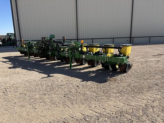 Image of John Deere 1725 Primary image