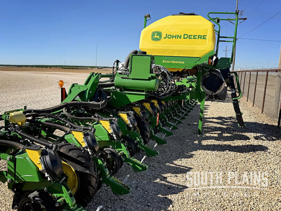 Image of John Deere 1725C equipment image 1