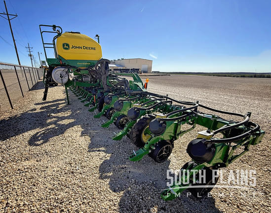 Image of John Deere 1725C equipment image 3