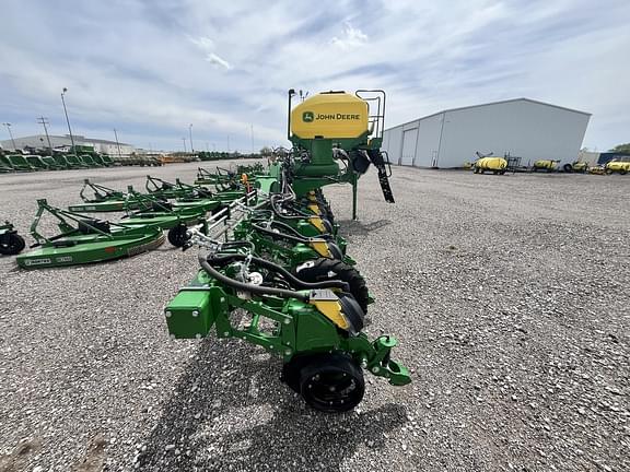 Image of John Deere 1725C equipment image 1