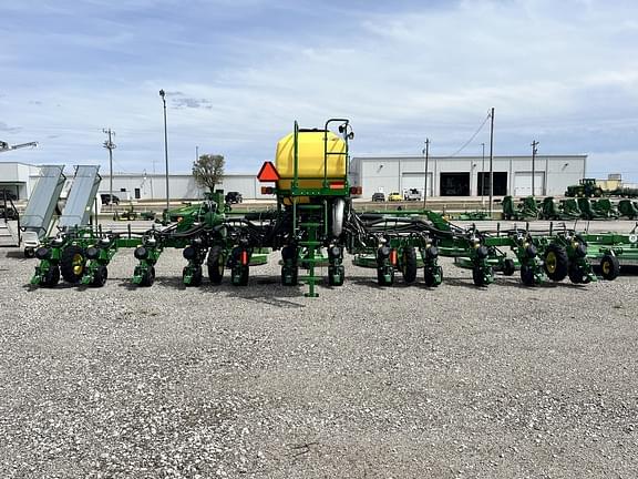 Image of John Deere 1725C equipment image 3