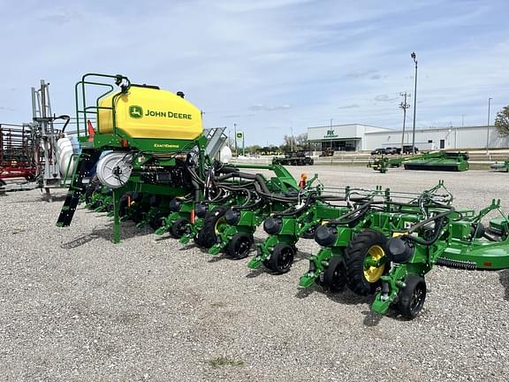 Image of John Deere 1725C equipment image 4