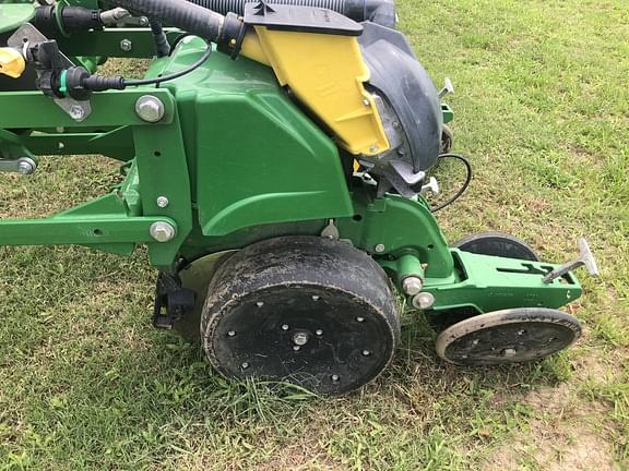 Image of John Deere 1725C equipment image 2