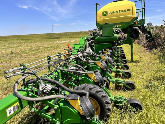 2023 John Deere 1725C Equipment Image0