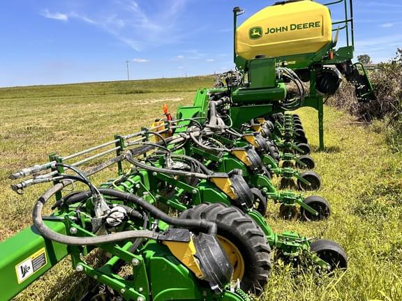 Image of John Deere 1725C Primary image