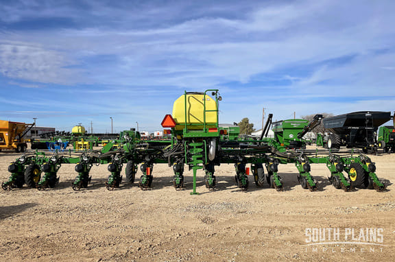 2023 John Deere 1725 Equipment Image0