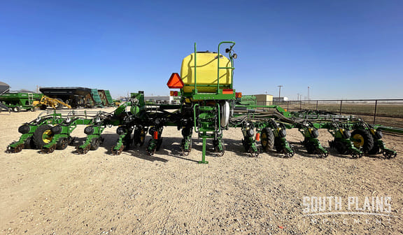 2023 John Deere 1725 Equipment Image0