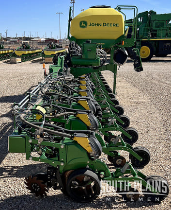 2023 John Deere 1725 Equipment Image0