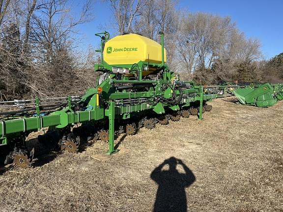 Image of John Deere 1725C equipment image 2