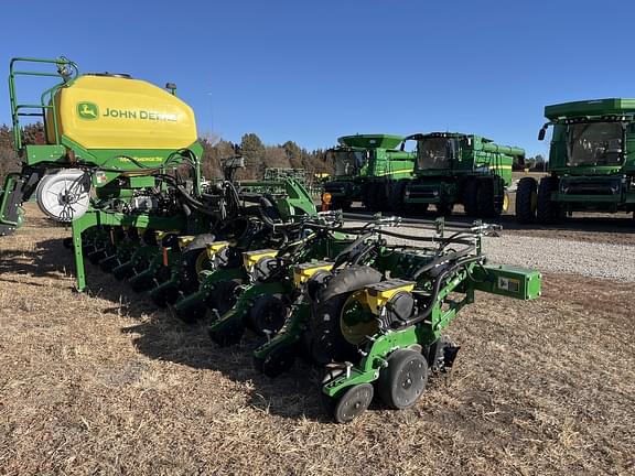 Image of John Deere 1725C equipment image 1