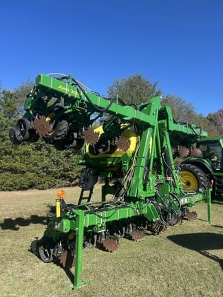 2023 John Deere 1725 Equipment Image0