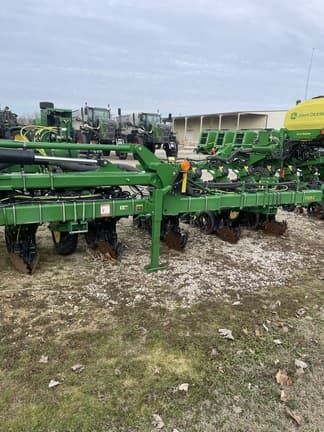 Image of John Deere 1725C equipment image 4