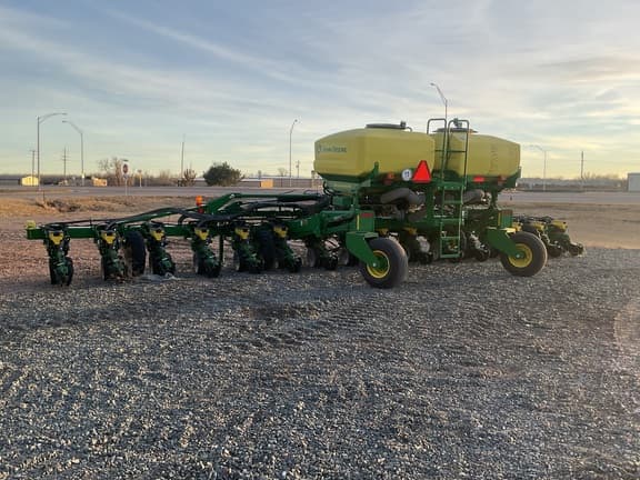 Image of John Deere 1725 equipment image 4