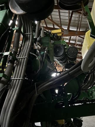 Image of John Deere 1725 equipment image 2