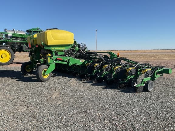 Image of John Deere 1725 equipment image 3