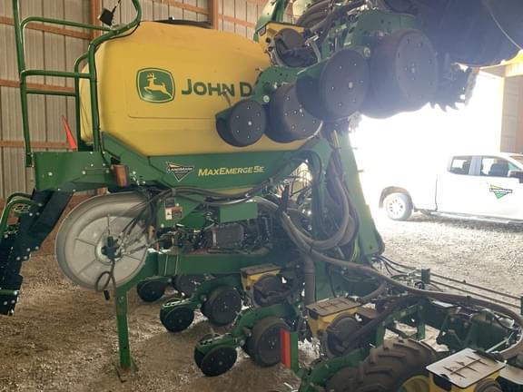 Image of John Deere 1725 equipment image 2