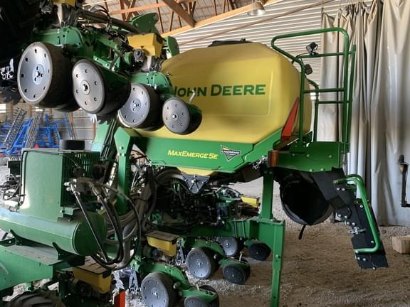Image of John Deere 1725 equipment image 1