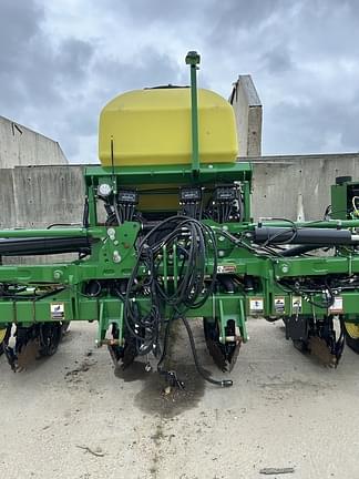 Image of John Deere 1725C Primary image