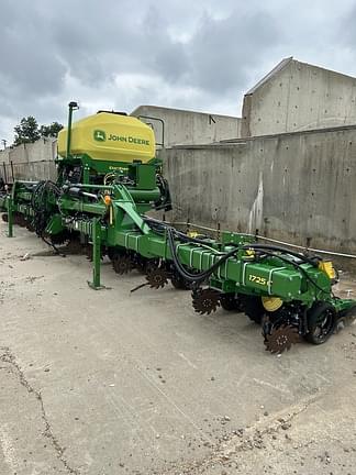 Image of John Deere 1725C equipment image 2