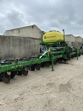 Image of John Deere 1725C equipment image 1