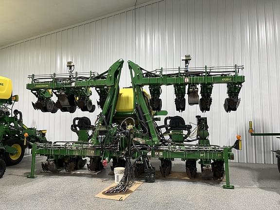 Image of John Deere 1725 Primary image