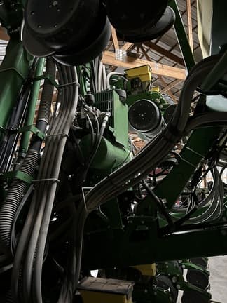 Image of John Deere 1725 equipment image 1