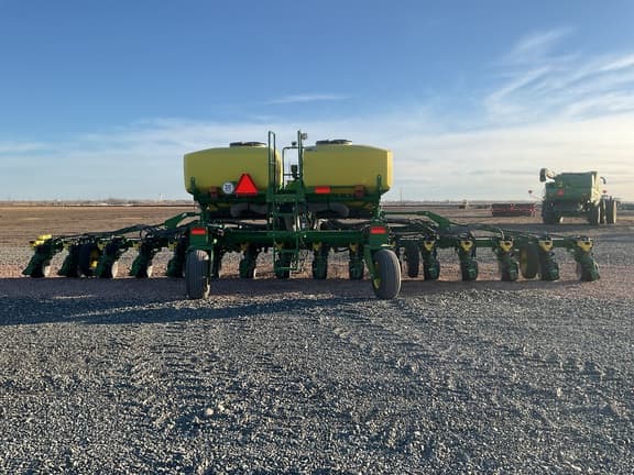 Image of John Deere 1725 equipment image 2