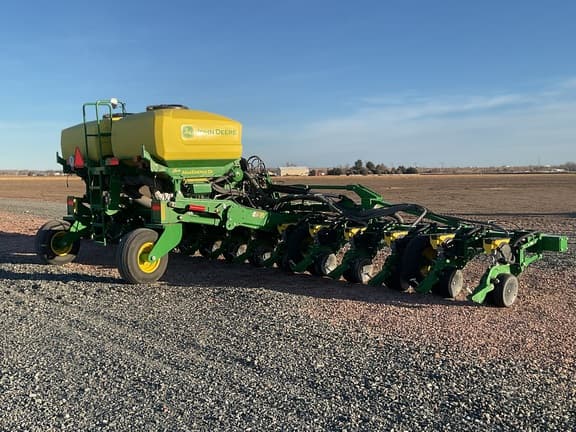 Image of John Deere 1725 equipment image 4