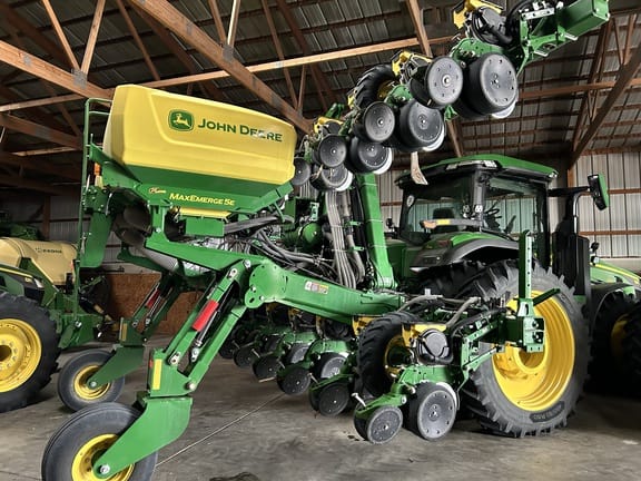 2023 John Deere 1725 Equipment Image0