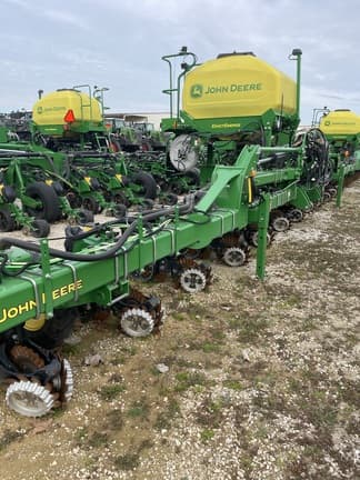 Image of John Deere 1725C equipment image 3