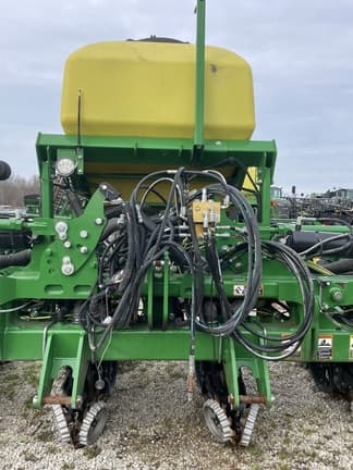 Image of John Deere 1725C equipment image 2