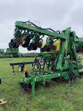 Image of John Deere 1725 equipment image 4