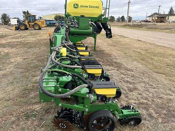 Image of John Deere 1725 equipment image 1