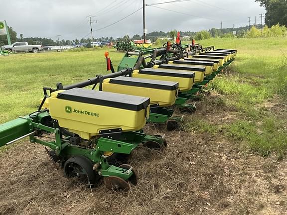 Image of John Deere 1725 equipment image 3