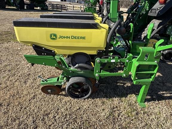 Image of John Deere 1725 Image 1