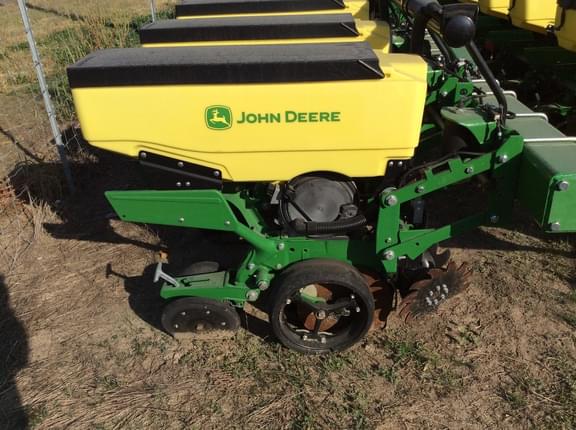 Image of John Deere 1725 equipment image 1