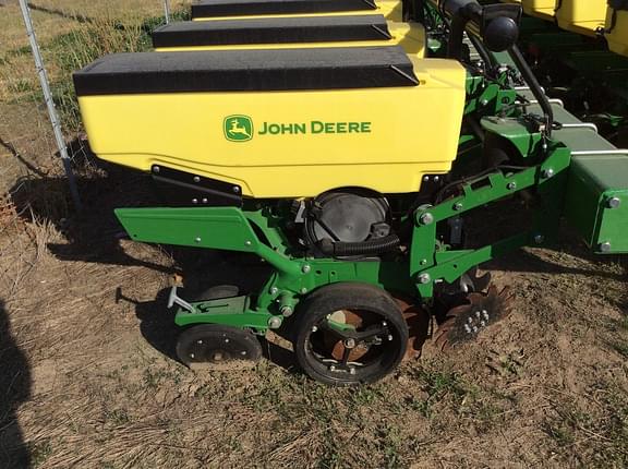 Image of John Deere 1725 Primary image