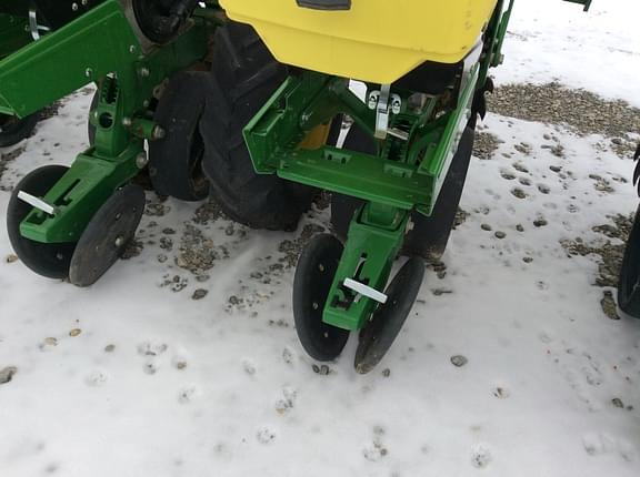 Image of John Deere 1725 equipment image 2