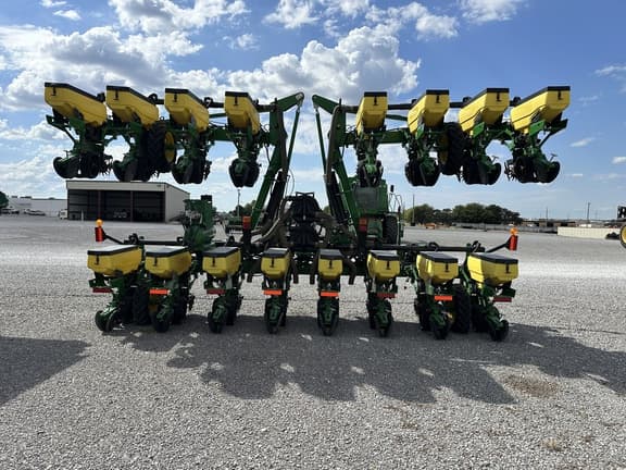 Image of John Deere 1725 equipment image 2