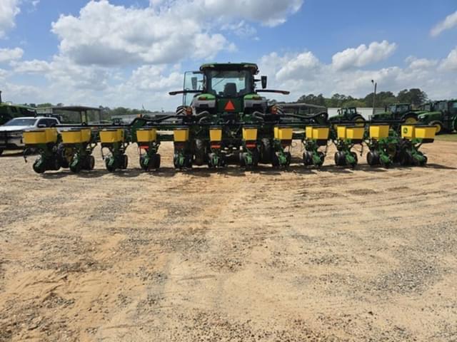 Image of John Deere 1725 equipment image 4