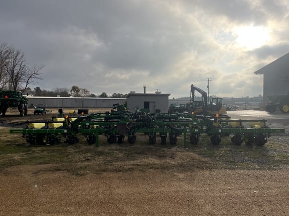 2023 John Deere 1725 Equipment Image0