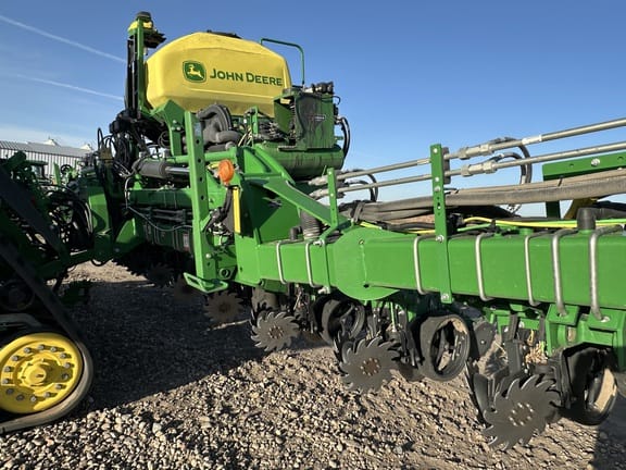 2023 John Deere 1725C Equipment Image0