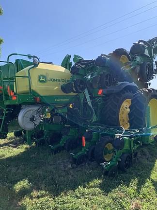 Image of John Deere 1725C equipment image 2